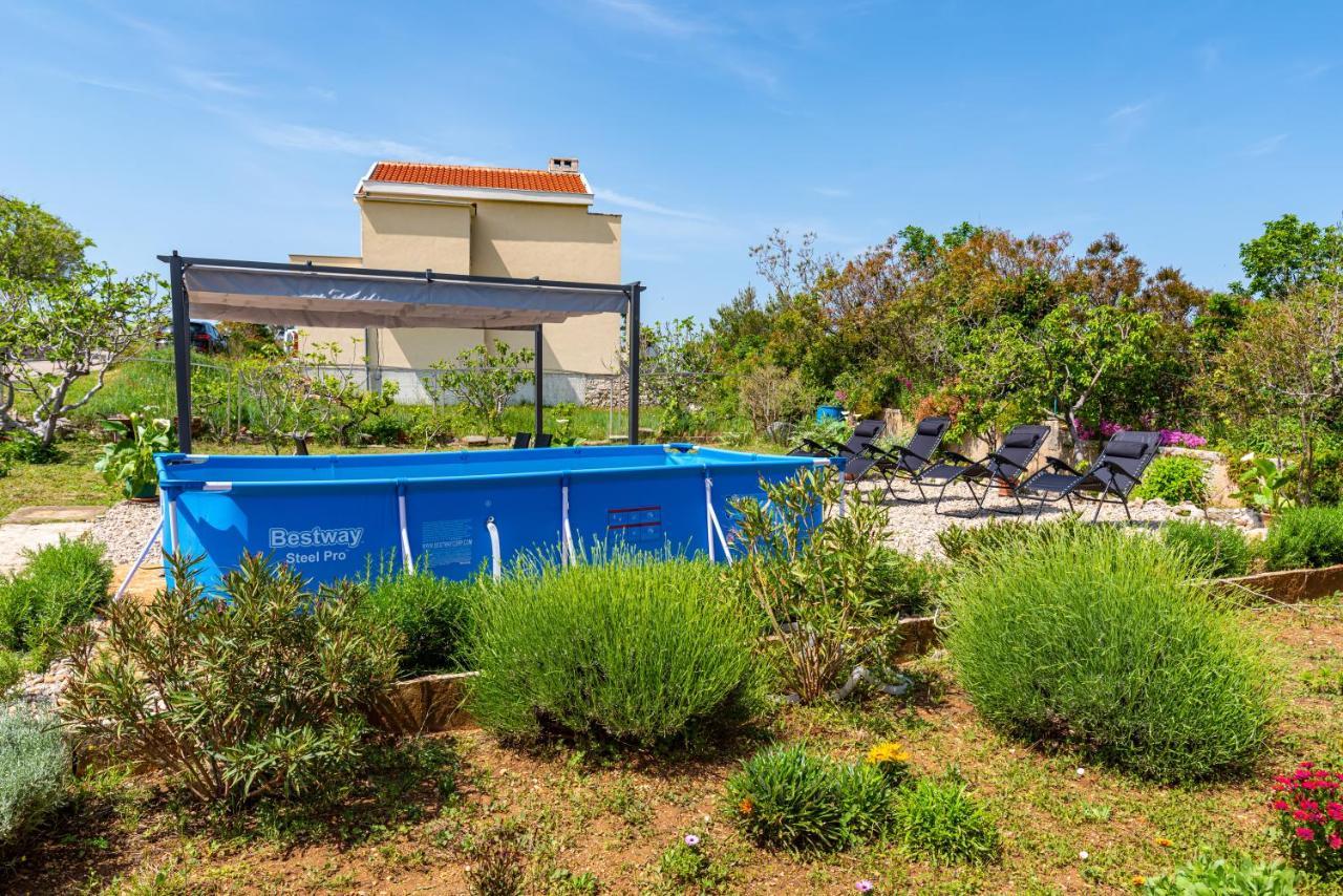 Apartment Sea And Mountain With Pool Novigrad  Buitenkant foto