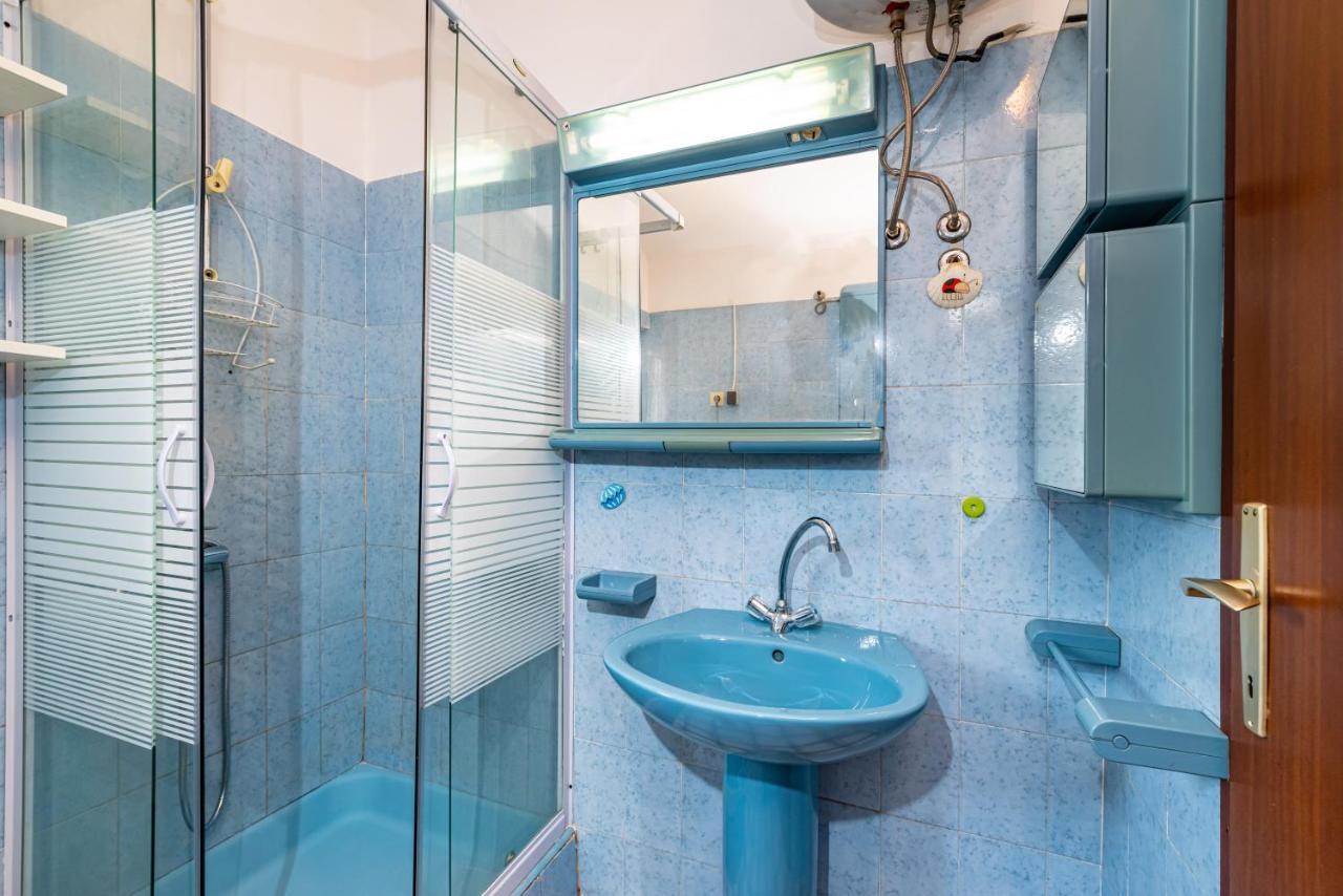 Apartment Sea And Mountain With Pool Novigrad  Buitenkant foto