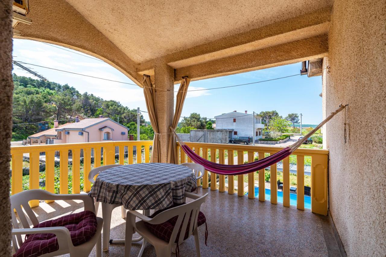Apartment Sea And Mountain With Pool Novigrad  Buitenkant foto