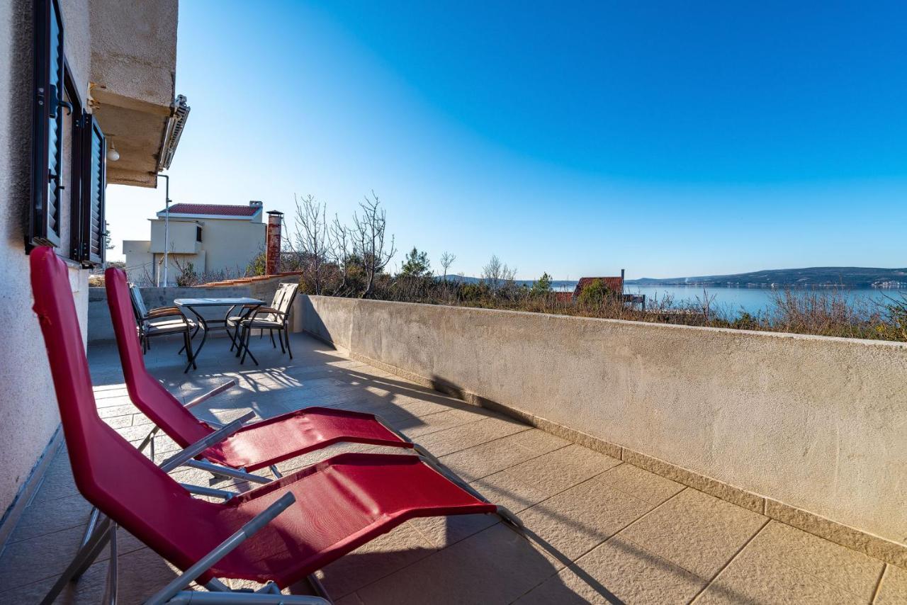 Apartment Sea And Mountain With Pool Novigrad  Buitenkant foto